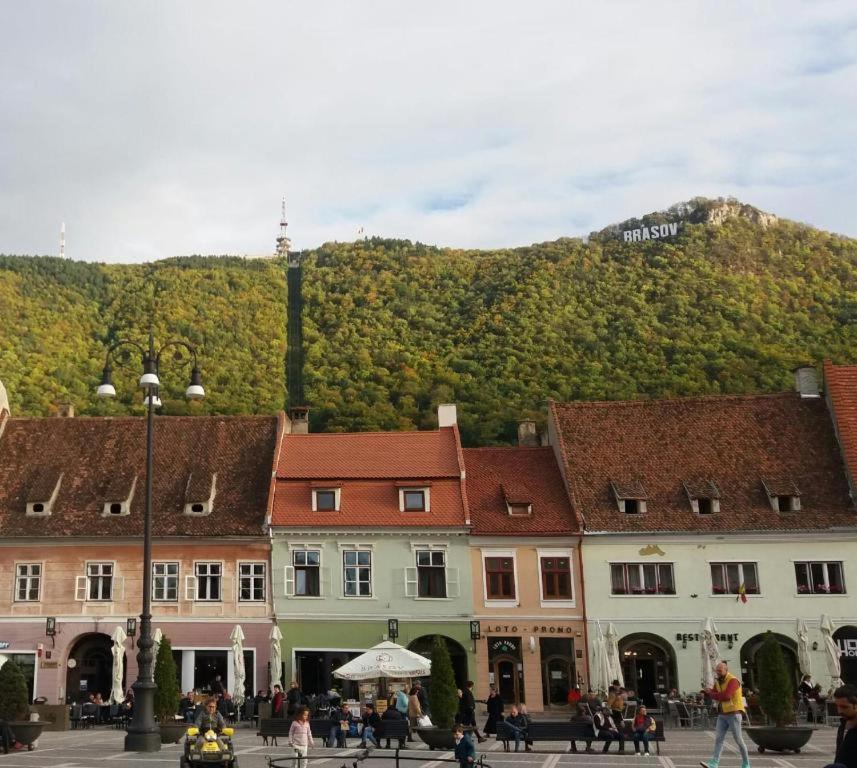 4 Rooms Piata Sfatului Brašov Exteriér fotografie