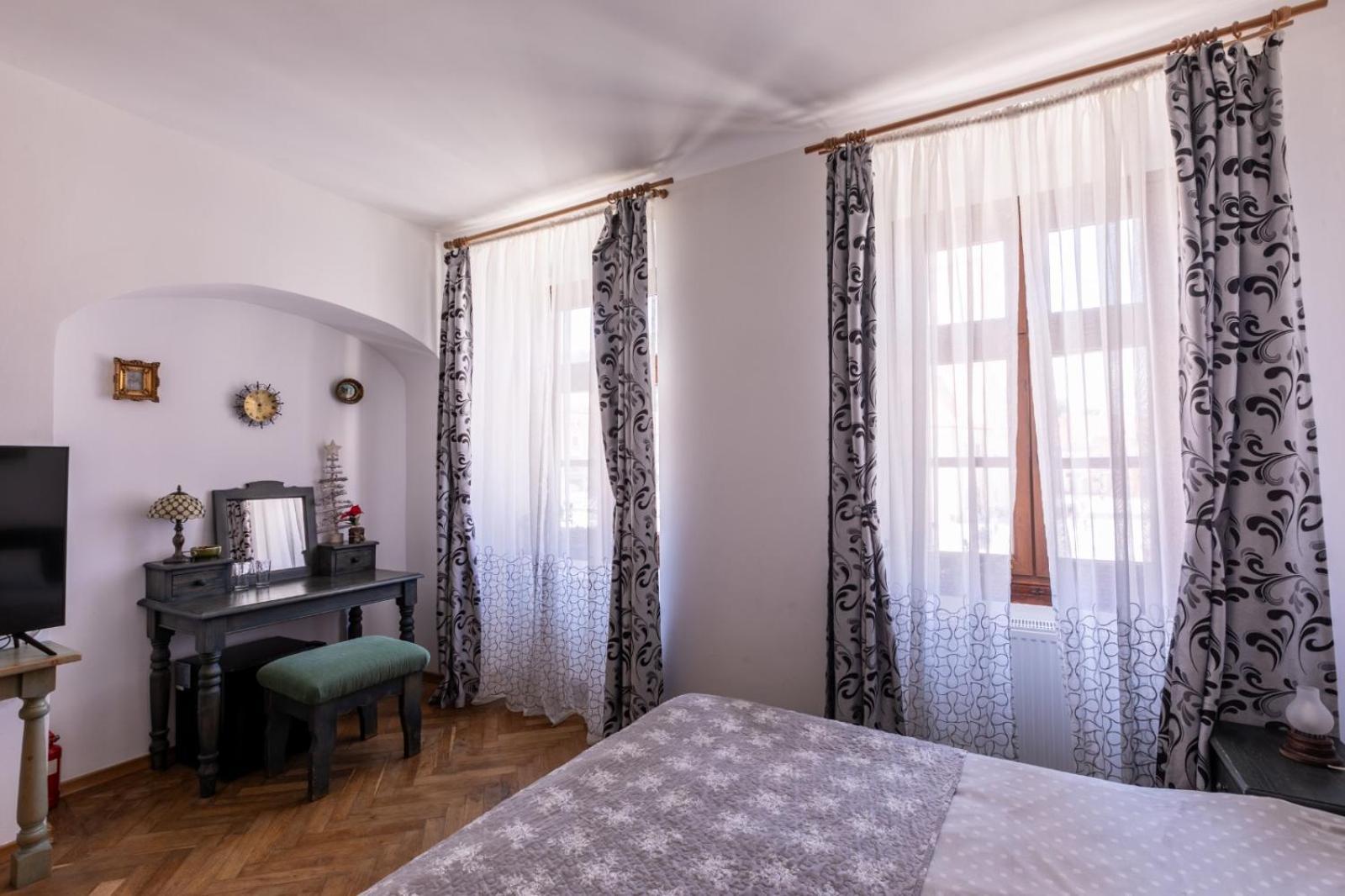 4 Rooms Piata Sfatului Brašov Exteriér fotografie
