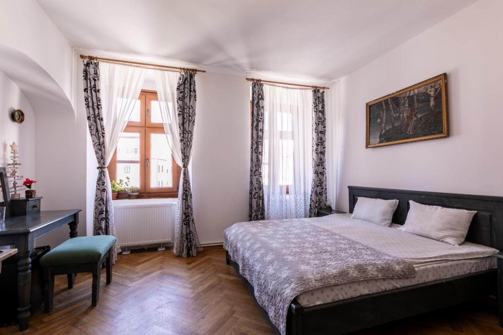 4 Rooms Piata Sfatului Brašov Exteriér fotografie