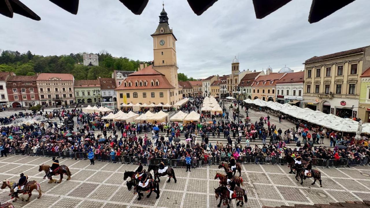 4 Rooms Piata Sfatului Brašov Exteriér fotografie