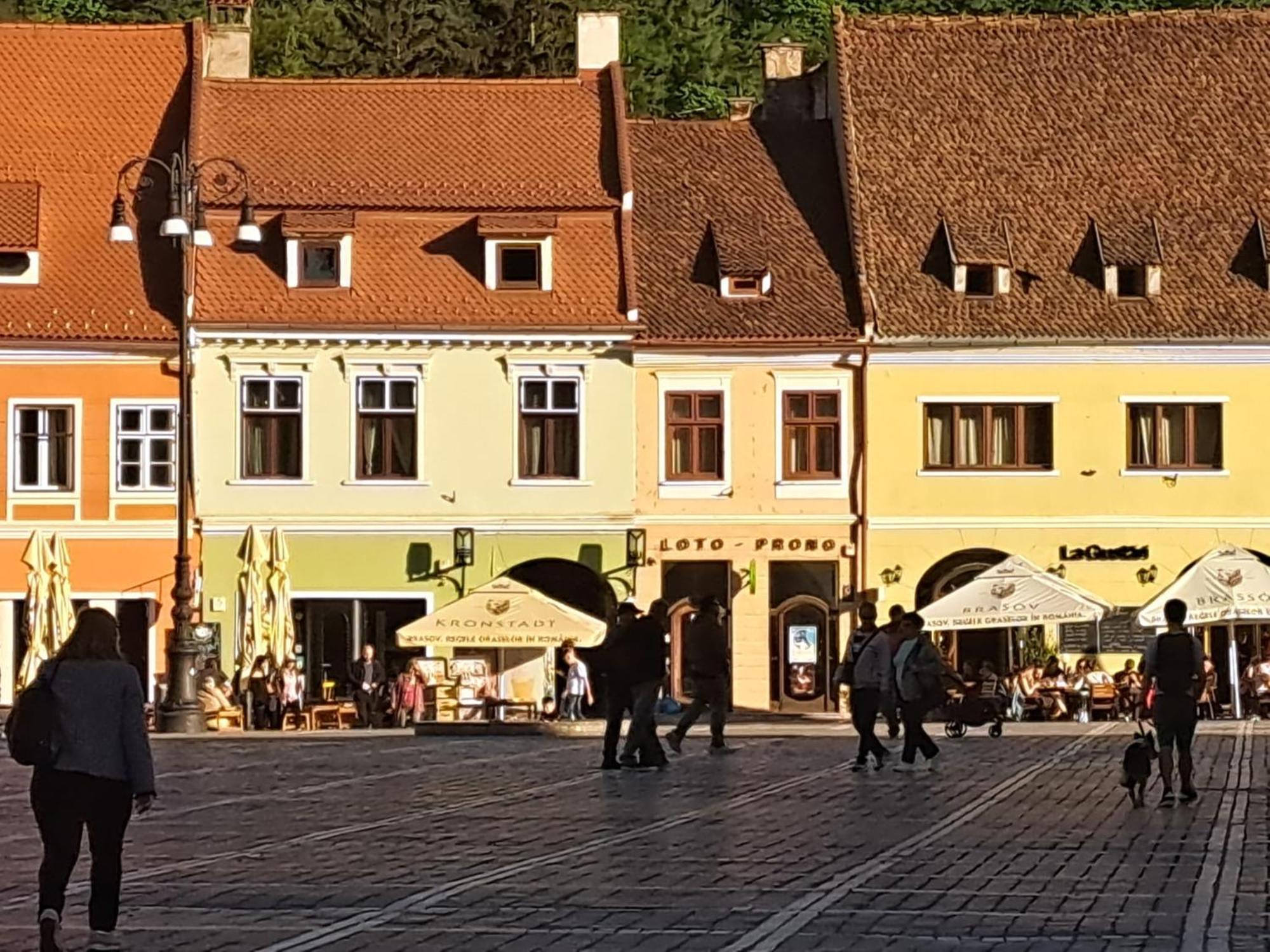 4 Rooms Piata Sfatului Brašov Exteriér fotografie